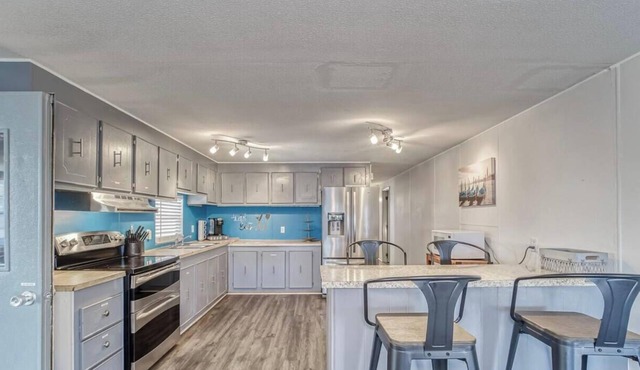 Waterfront Retreat for Fishing & Relaxing Bring the Family!