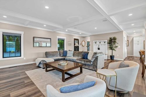 Waterfront Retreat - Hot Tub Fireplace Pier