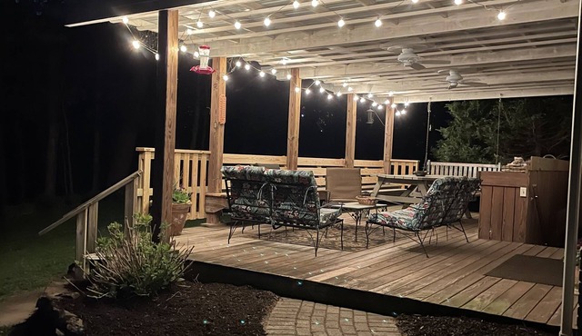 Waterfront retreat near Hershey Park. Sleeps 10.