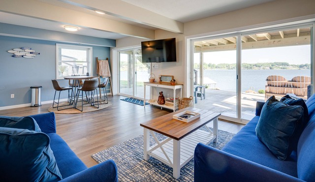 Waterfront Retreat on Apple Valley Lake!