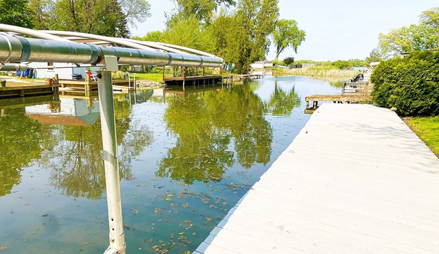 Waterfront Retreat on Lake Winnebago, Kayaks, Firepit, Dog Friendly
