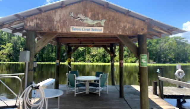 WATERFRONT RETREAT ON RIVER WITH LG DOCK AMAZING VIEWS & WILDLIFE