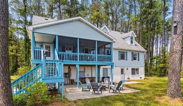 Waterfront Retreat- Relaxing Family Fun! King Bed, Private Dock great 4 Fishing!