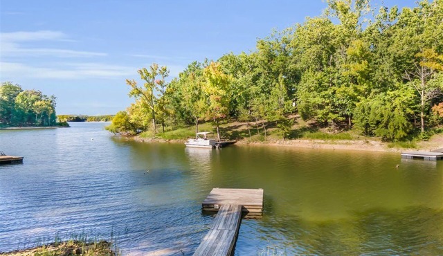 Waterfront Retreat w/Private Dock, Kayaks, Deep Water, Gameroom, Sleeps 12