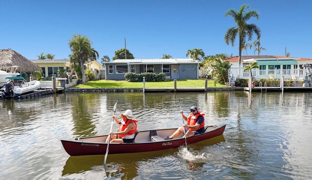 Waterfront Retreat Near FLL/Hollywood/Dania - 2BR w/BBQ, Kayaks & Beach Access
