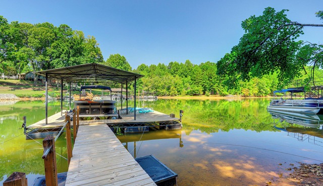Waterfront Retreat on a Lake Lanier Cove w/Dock