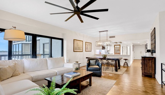 Waterfront retreat with a full kitchen, scenic balcony, washer/dryer, & AC