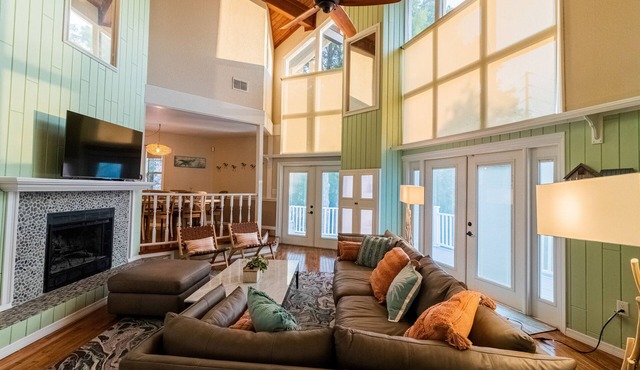 Waterfront Retreat + Kayaks - Extended Stay Deal