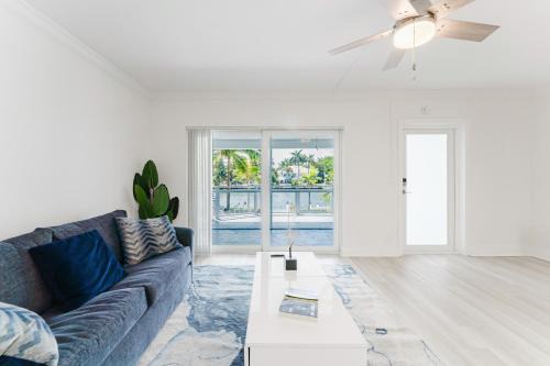 Waterfront Retreat Views, Pool, Hot Tub, Gym Walk to Beach & Boca Resort!