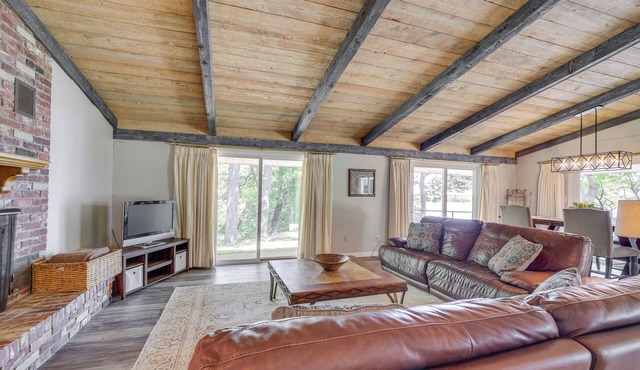 Waterfront Retreat w/Deck on Lake Eufaula!