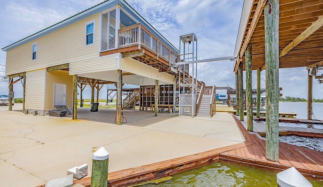 Waterfront Retreat w/Dock, Deck, & Ice Machine – Fish & Relax!
