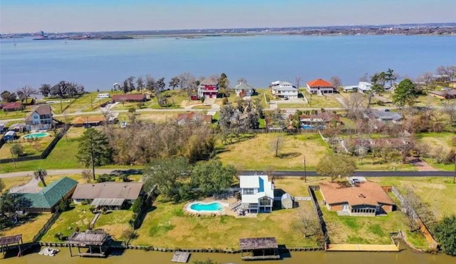 Waterfront Retreat w/Pool: Family & Fishing Escape in Baytown, Near Houston