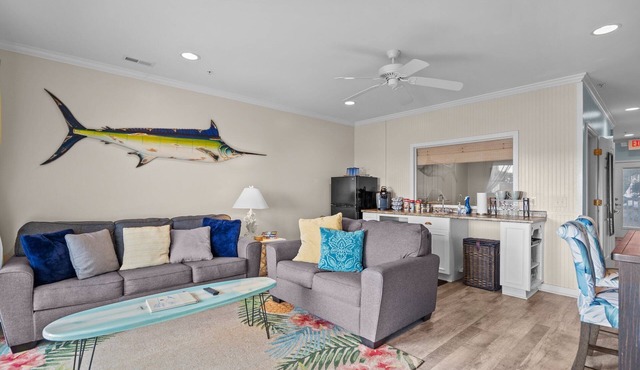 Waterfront Retreat walkable to the best shops, restaurants, & charm of Southport