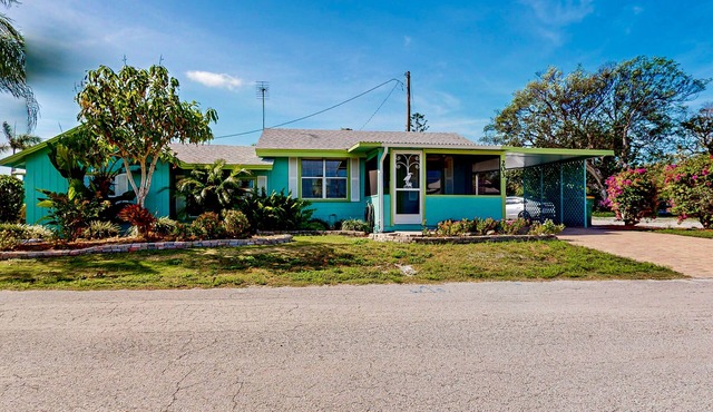 Waterfront retreat with bay views, dog-friendly, & snowbird-ready