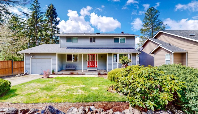 Waterfront retreat with inlet access, views, deck, & fireplace - dogs OK