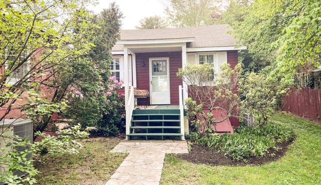 Waterfront River Cottage for 2, dog-friendly