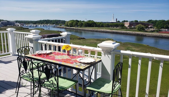 WATERFRONT- River & Harbors views, Walking Distance to Downtown, Beaches & Park