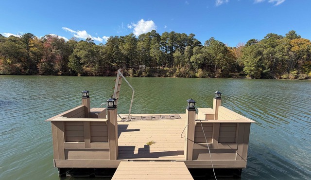 Waterfront River Retreat w/Dock, Firepit, Kayaks & Game Room — Sleeps 8