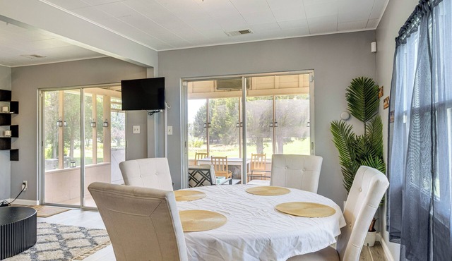 Waterfront Rock Point Vacation Rental w/Sunroom!