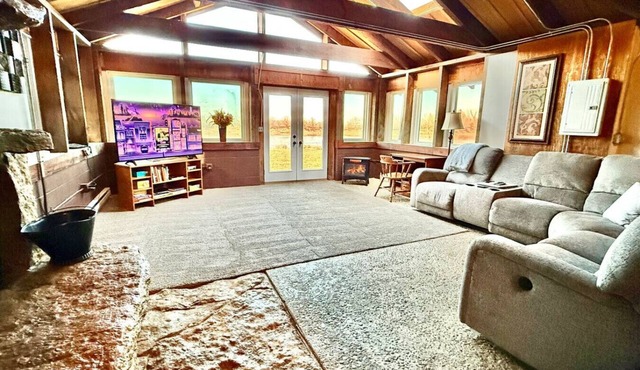 Waterfront Rock Shower Suite w/Sunset View Room!