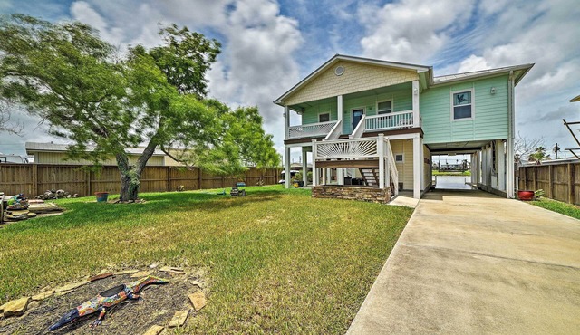 Waterfront Rockport Home w/Dock & 3 Kayaks!
