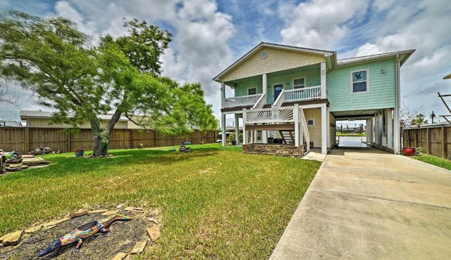 Waterfront Rockport Home w/Deck & Boat Ramp!