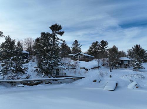 Waterfront Rockwood Resort with Private Beach and BBQ