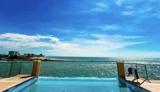 WATERFRONT ROOM - The views are incredible!