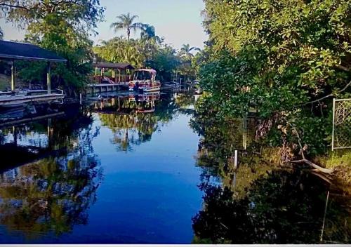 Waterfront Room with Private Bathroom Near Lake Osborne