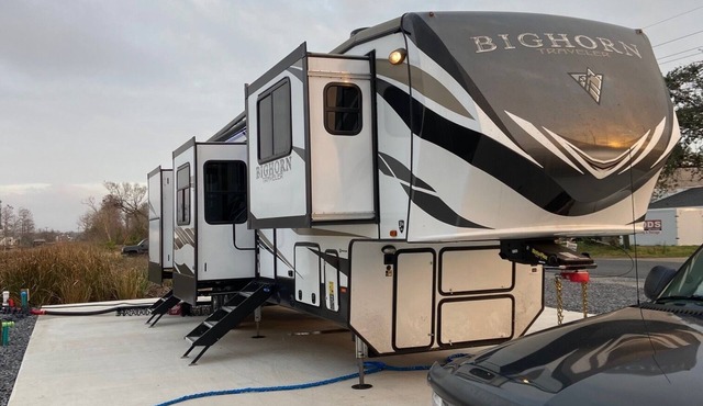 WATERFRONT RV SITE W/LAUNCH NEAR COCODRIE/POINTE AUX CHEIN/HOUMA