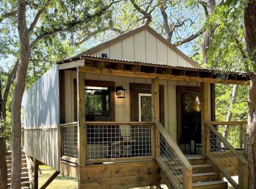 Waterfront Safari Cabin San Antonio, Texas