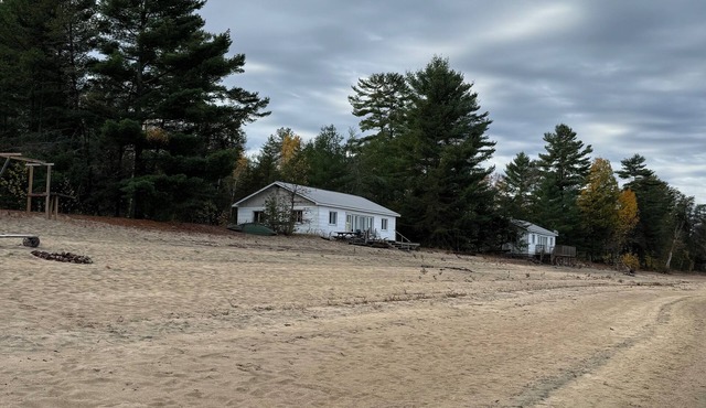Waterfront, Sand Beach Cottage on the Bay- Westmeath, ON