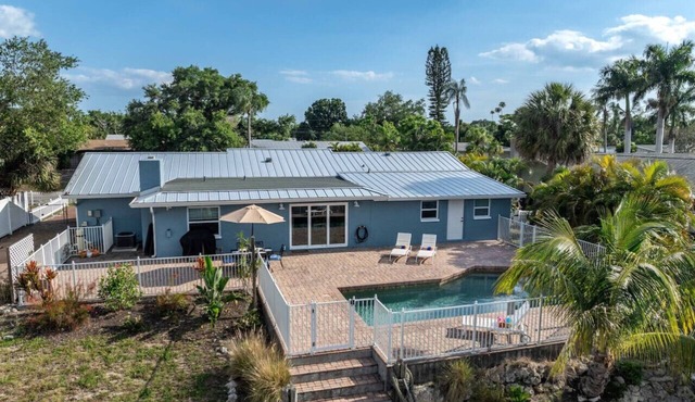 Waterfront Sarasota Home w/Heated Pool, Boat Dock & Kayaks