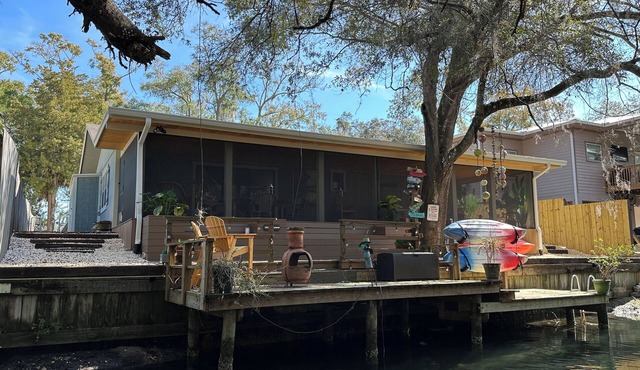 Waterfront screened in deck, Canoe, Kayaks & wildlife with river & ocean access