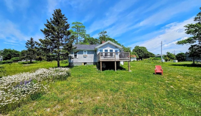 Waterfront Sea Cottage w/Fire Pit & Kayaks