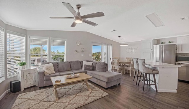 WATERFRONT Seaside Sanctuary in the Keys with 35' SEAWALL FOR YOUR BOAT!