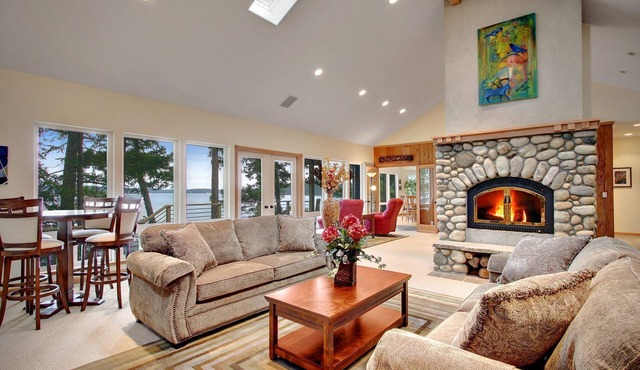 Waterfront! Seasonal Hot Tub! - (Stonecliff)