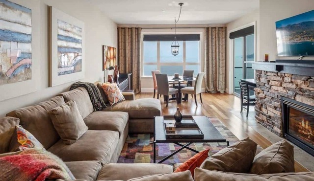 Waterfront Seasons at Sandpoint Condo: Spa, Heated Pool, Boat Slip