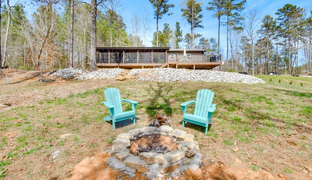 Waterfront Seneca Cabin ~ 4 Mi to Boat Launch!