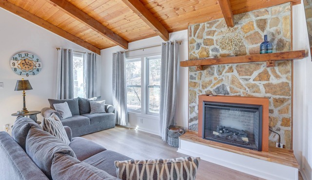 Waterfront Shelby Home w/Fireplace & Scenic Decks