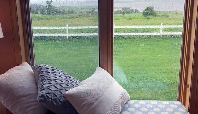 Waterfront, sleeps 12, Tesla Charger, 20 minutes from Charlottetown