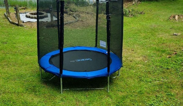 ✨️ Waterfront✨️Sleeps 10✨️Hot Tub ♨ ✨️ 4 BDRM 5 Beds 3 Baths✨Cathedral Ceilings