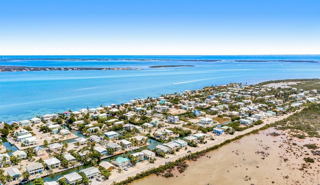 Waterfront snowbird escape with private 40’ boat dock, amazing views & W/D