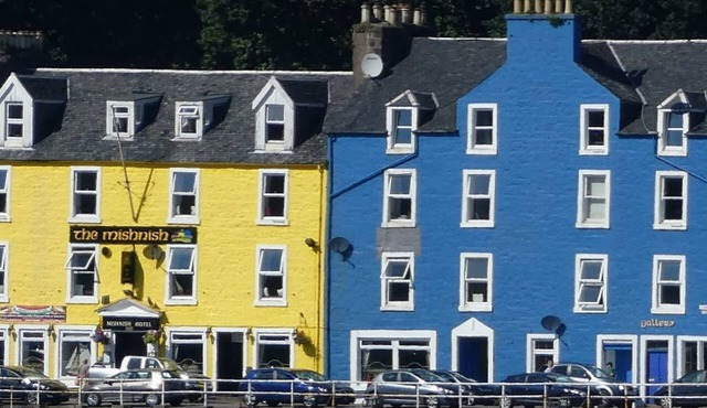 Waterfront Snug - pet friendly apartment on Tobermory's Main Street