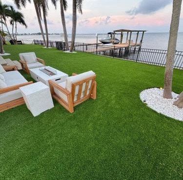 Waterfront Spacious Oasis With Dock, Hot Tub, Turf