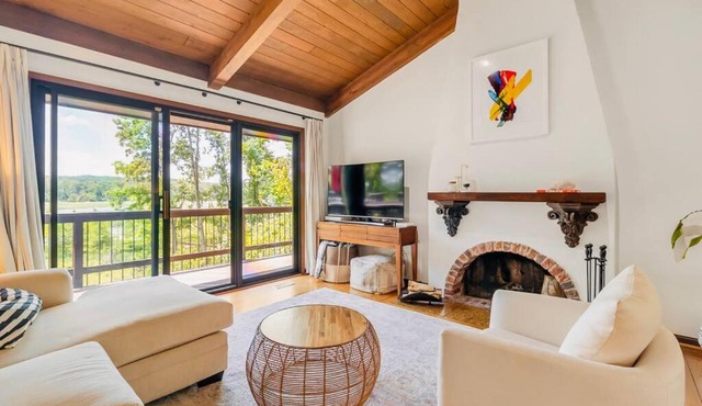 Waterfront Spanish Villa minutes from the city!