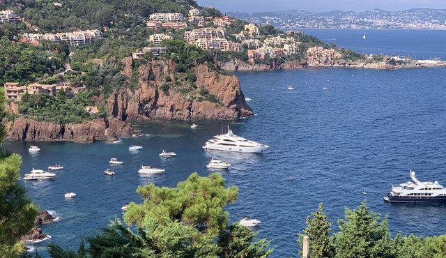 Waterfront, spectacular view, 4p residence. terrace, quiet, private road, parking