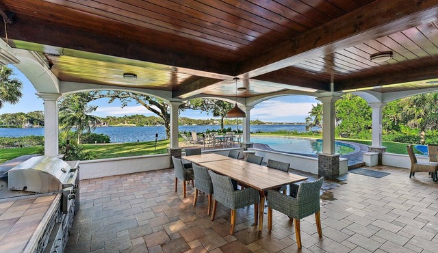 Waterfront, spectacular peninsula property views all directions, dock, sleep 16