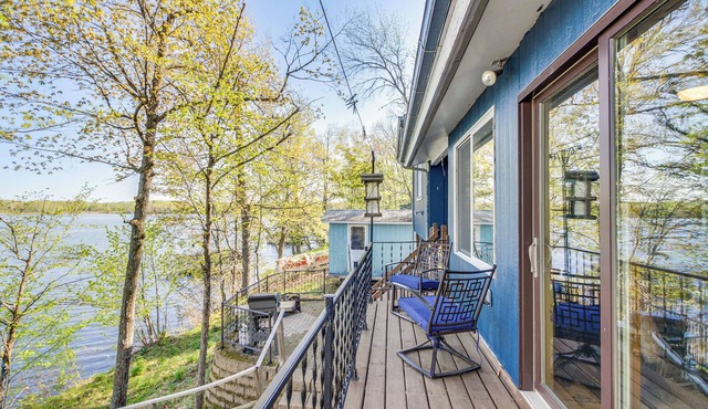 Waterfront Spirit Lake Cabin w/Boat Rental!