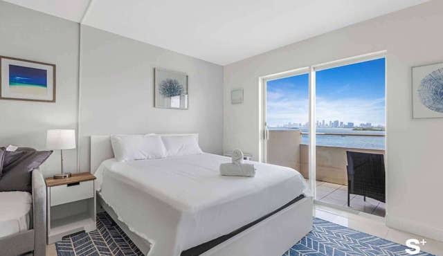 Waterfront Studio in the Heart of Miami | Skyline & Bay Views
